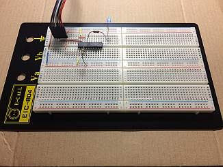 Lチカで「ブレッドボード」使用感の確認　（LEDちかちか）