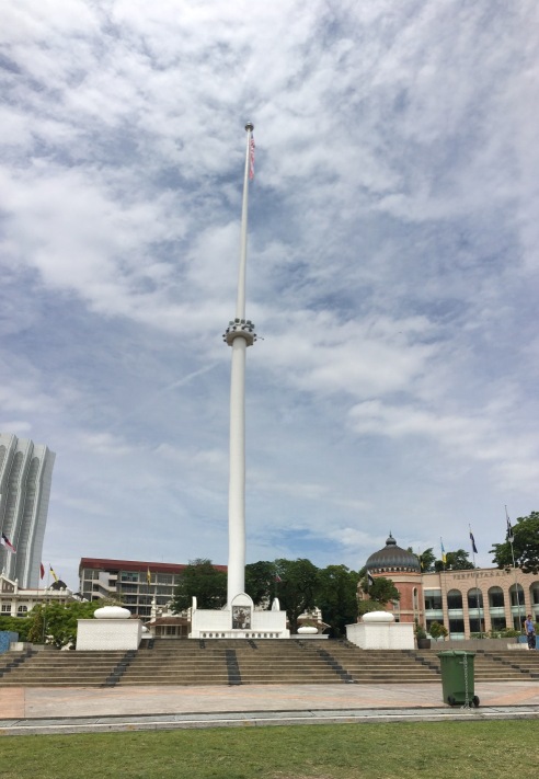 独立広場のムルデカ・スクエア（Dataran Merdeka）　国旗