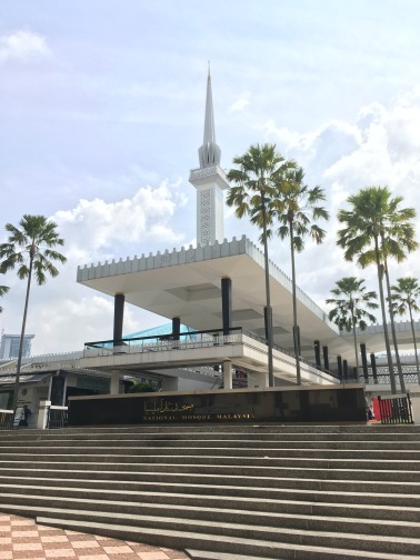 国立モスク（Masjid Negara）正面