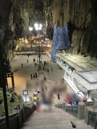 バツー洞窟（Batu Caves）　奥の階段