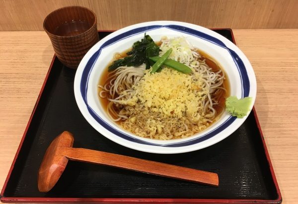 そば処信州屋(新宿南口店)の「冷やしたぬきそば」