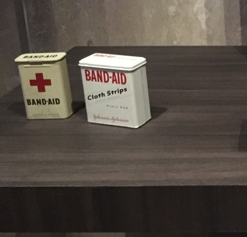 Band Aid バンドエイド