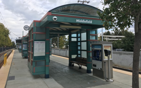 ライトレール　Middlefield(ミドルフィールド）駅