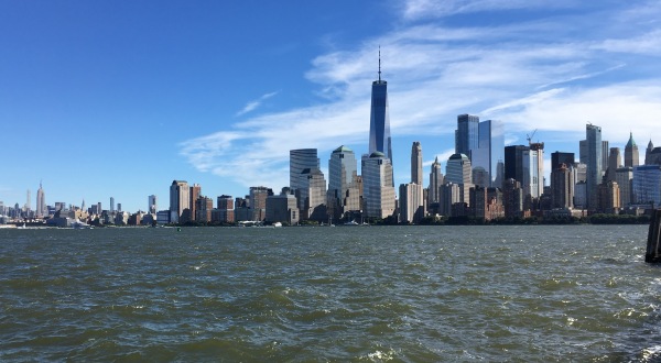 リバティー州立公園（Liberty State Park）の鉄道ターミナル（Railroad Terminal） から見たニューヨーク