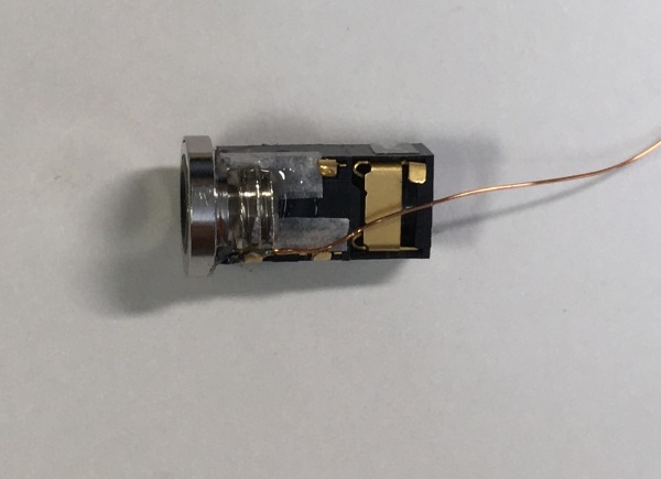 3.5mmの５極ミニジャック(マル信無線電機、M03-A10A0)にネジ取付