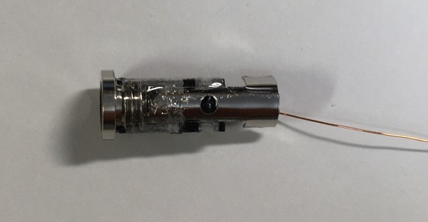 3.5mmの５極ミニジャック(マル信無線電機、M03-A10A0)にケーブル固定部接着