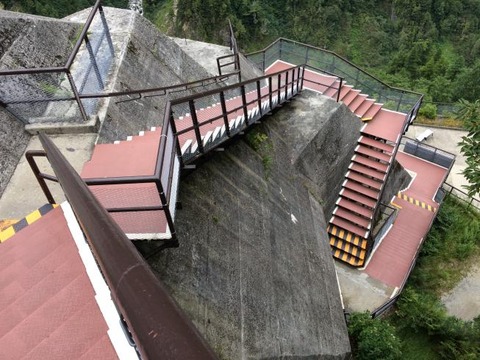 黒部ダム　外階段