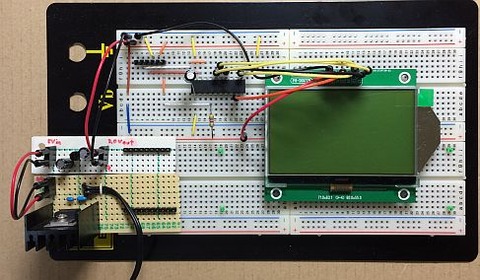 2.7インチSTNシリアル液晶モジュール（2P-S60779、解像度：128x64ドット、液晶コントローラ：ST7565R）をPIC(PIC16F687)とブレッドボード上で接続しました。電源はME6209Aで3.0Vを生成しています。