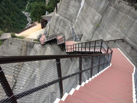 黒部ダム　外階段