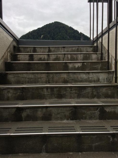 黒部ダム　展望台への階段出口