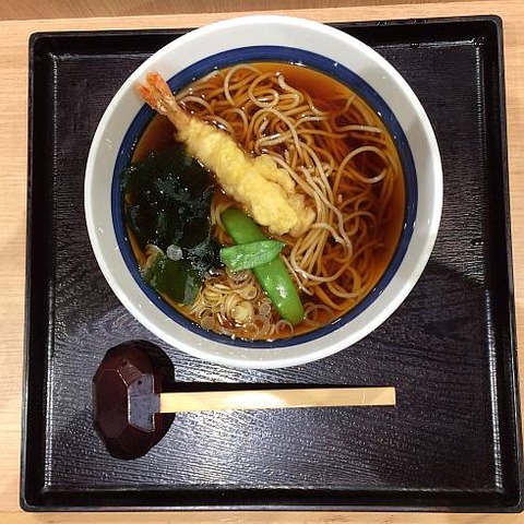 そば処信州屋(新宿南口店)の「天ぷらそば」を食べました。